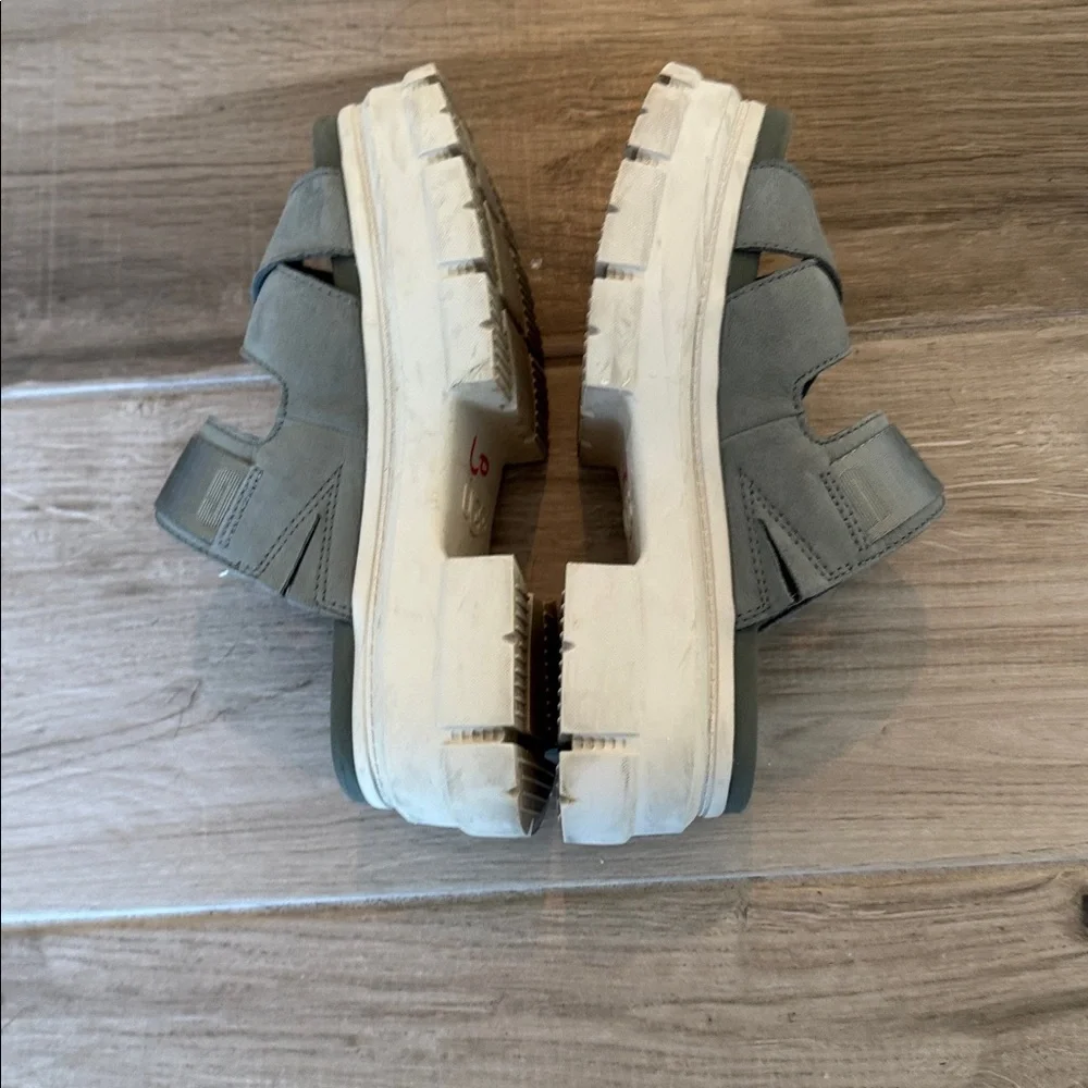 UGG 6 1/2 Ashton platform slide sandals